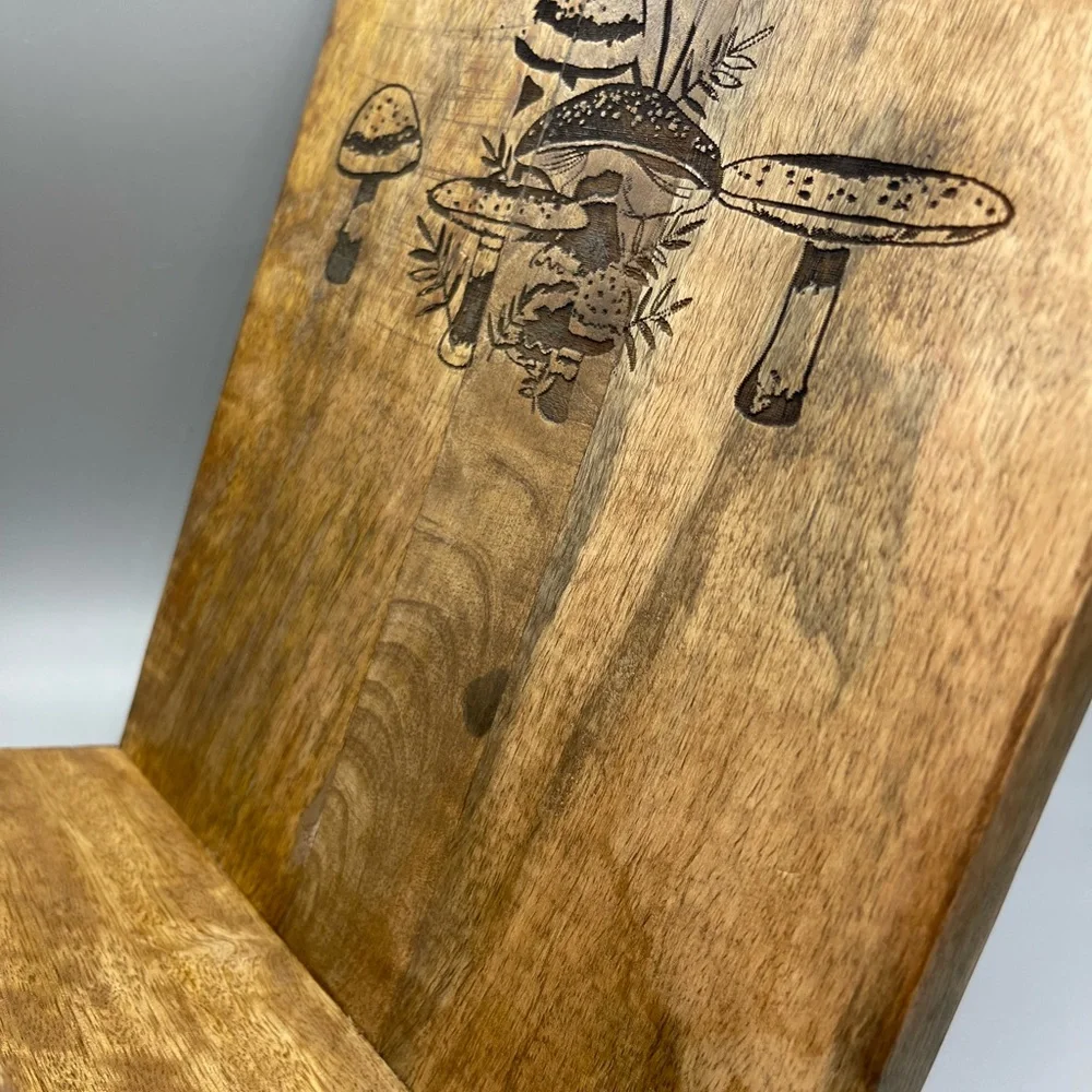 Wooden Cookbook Holder with Engraved Mushroom Design, New - Picture 3 of 6
